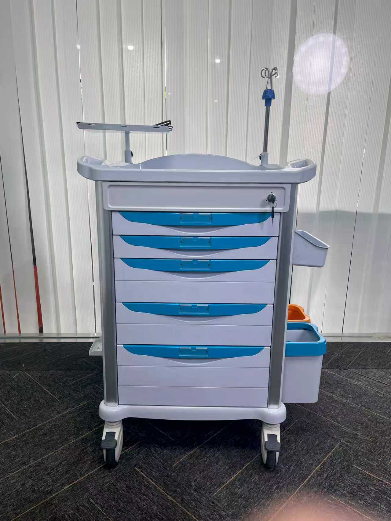 Emergency Blue cart with hold hander - Image 3