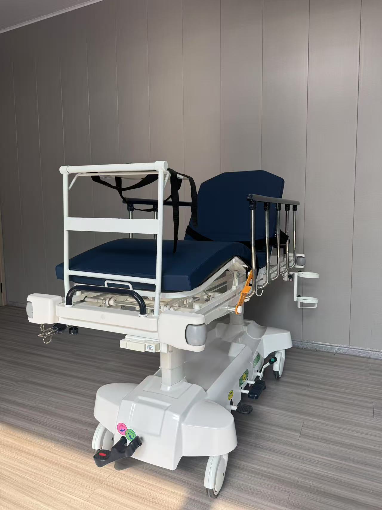 Hydraulic Patient Emergency Stretcher - Image 6